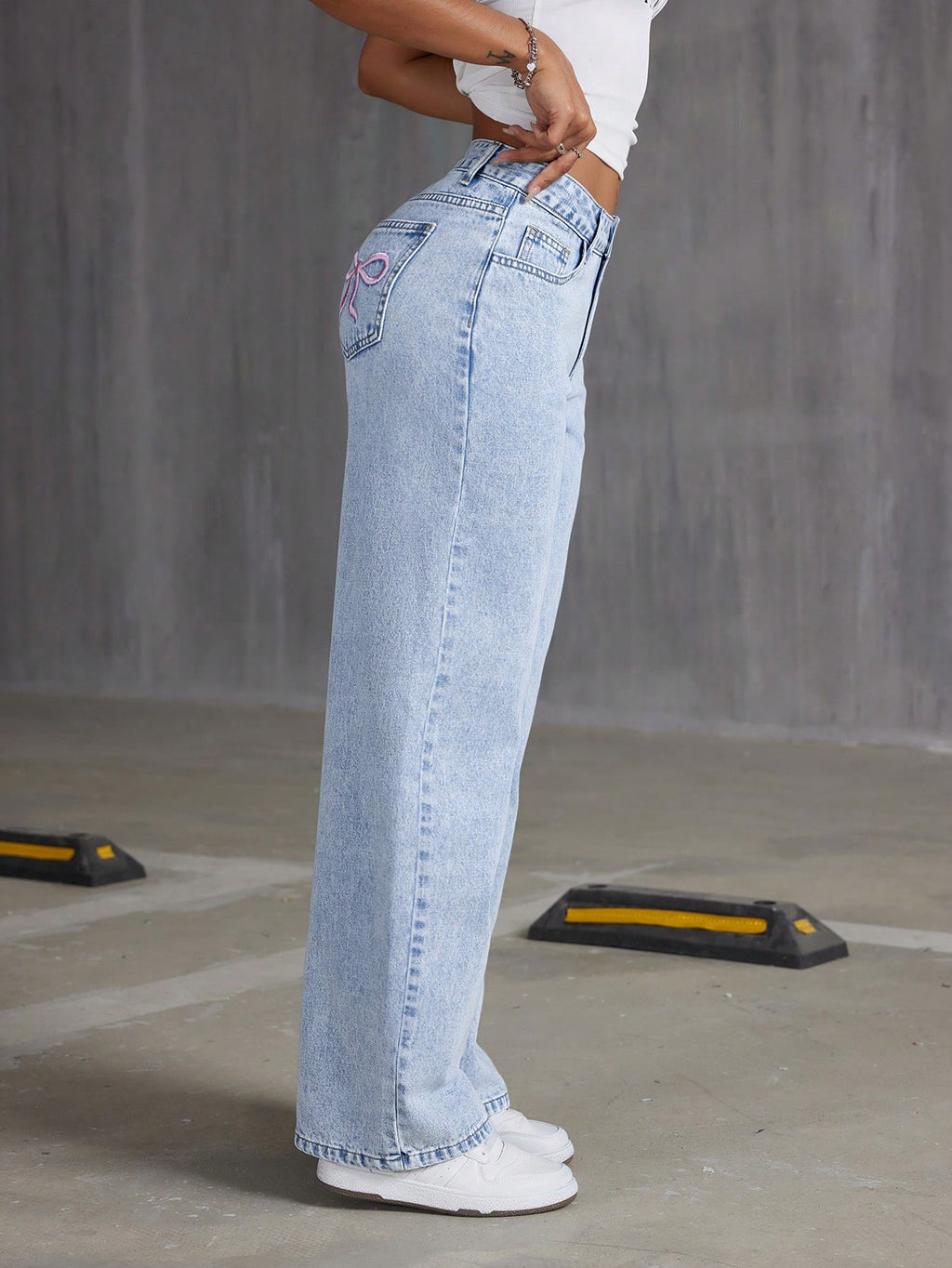 SHEIN ICON Women Embroidered Bowknot Washed Denim Jeans Light Wash