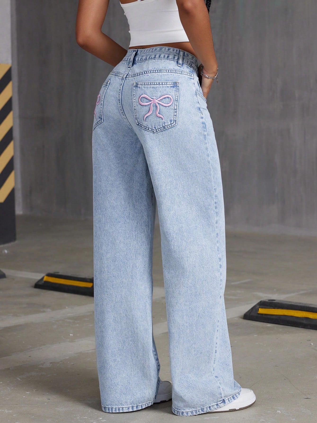 SHEIN ICON Women Embroidered Bowknot Washed Denim Jeans Light Wash