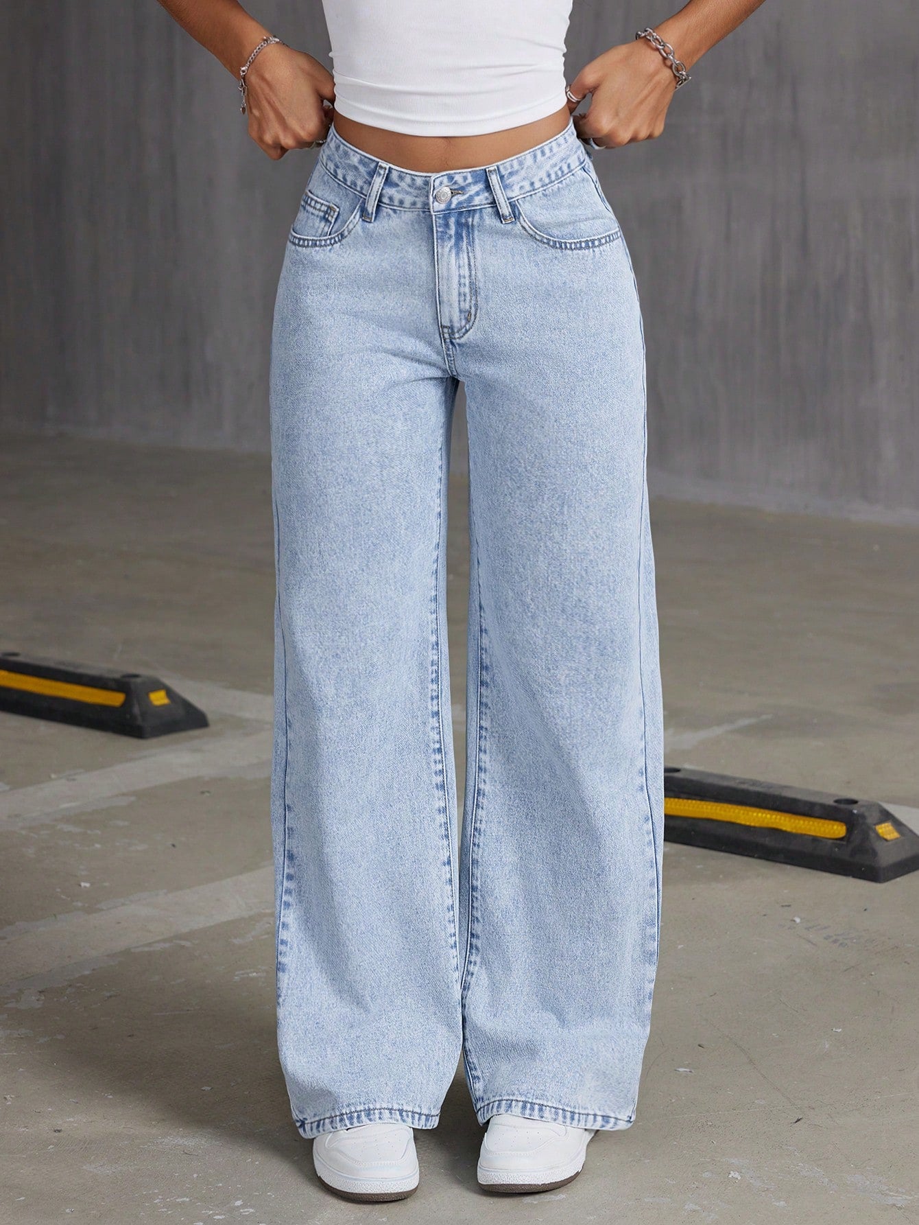 SHEIN ICON Women Embroidered Bowknot Washed Denim Jeans Light Wash